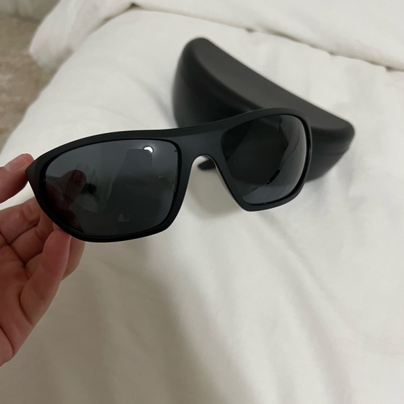 Prada black sunglasses - Picture 5 of 9